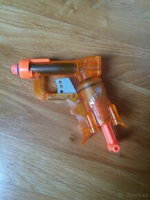 Prodám - Nerf pistole a 3 malé pistolky SLEVA - 2