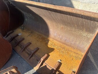 Čelní lopata volvo L45,50,60 - 2