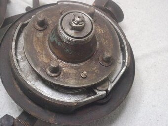 TATRA 57 PŘ. NÁPRAVA NÁBOJ ŠTÍT PAKNY TĚHLICE L+P - 2