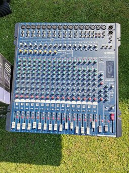 Mixážní pult YAMAHA - 2