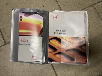 Seat leon origonální knížka + návod +katalog - 2