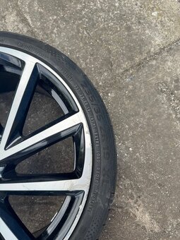 Jeden disk Volkswagen, kopnuty na srovnání - 2
