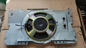 Nissan 350Z subwoofer Bose - 2