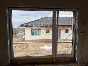 Okno s balkonovými dveřmi - 2