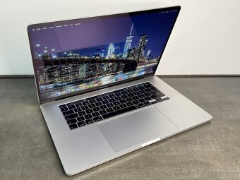MacBook Pro 16'' 2019 / i7 / 16GB / 512GB SSD / Silver - D - 2