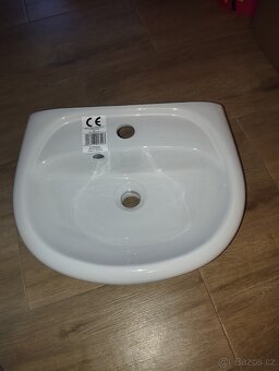 Porcelánové umyvadlo - nové - šířka 45 cm - 2