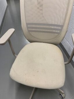 Kancelářská židle Ikea Flintan s poděrkami - 2