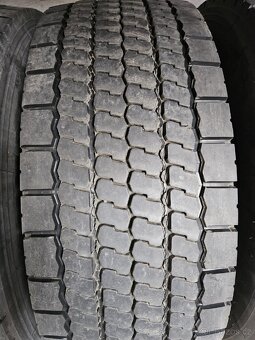 Záběrové nákladní pneu 295/60R22.5 - 2
