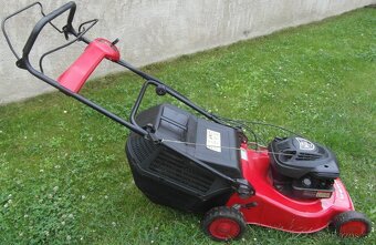 Benzínová sekačka s pojezdem a motorem Briggs & Stratton - 2