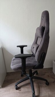 Herni židle MSI MAG CH130 s potahem proti poškrábání - 2
