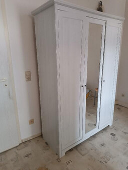 Bílá skříň (IKEA) 200 x 127 x 56cm - 2