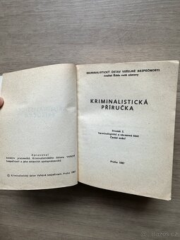 Kriminalistická příručka 2 v super stavu - kompletní - 2