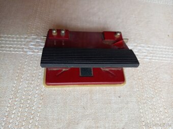 Staré kancelářské potřeby - děrovačka, organizér - 2