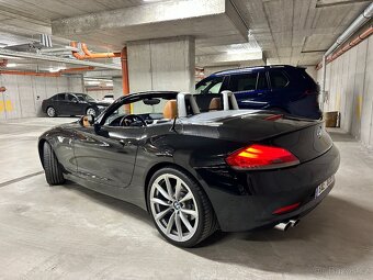 BMW Z4 sDrive 23i E89, schwarz metallic + hnědá kůže, výbava - 2