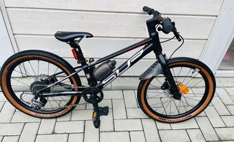 Superior Team 20 (2025) v záruce,minimálně jeté - 2