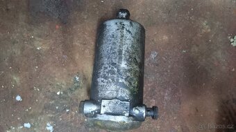 Zetor 25 -naftový filtr - 2