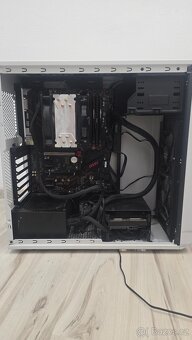 PC - i5 9600k, 32GB RAM - 2