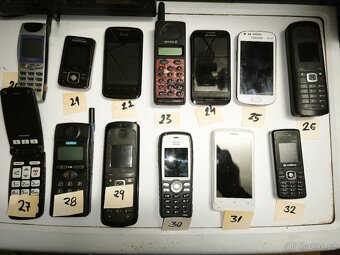 Sada mobilů pro sběratele ap. Nokia ap. - 2