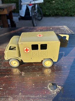 Tatra 805 sanitka na klíček - 2