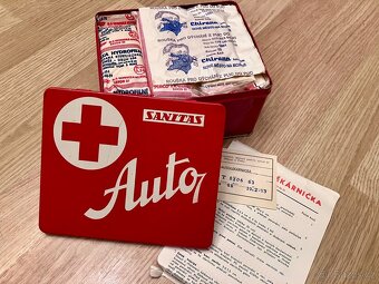 Autolékárna Sanitas nová retro - 2