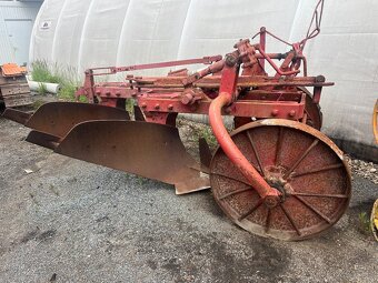 Dvouradličný pluh za traktor - 2