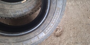Pneu 225/65 R16 - 2