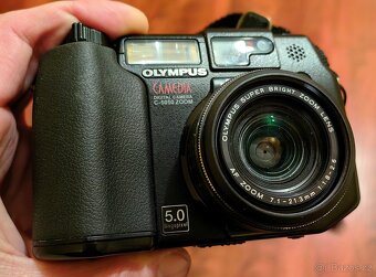 Olympus C-5050, CCD, f1.8-2.8 - 2