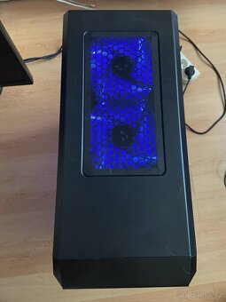 Počítač s monitorem - 2