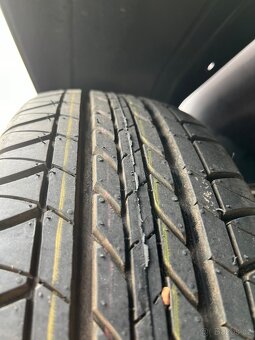 Přepravník na dva koně HOTRA po renovaci. - 2