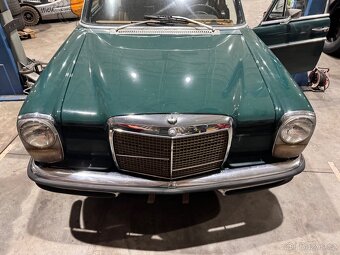 Mercedes Benz 114 US - 2
