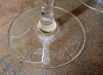 2ks vysokých broušených sklenic na vino - 2