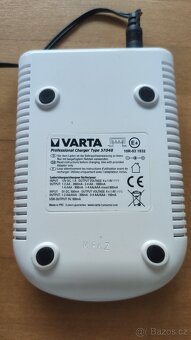 Varta USB nabíječka pro 4 AA/AAA baterie - 2