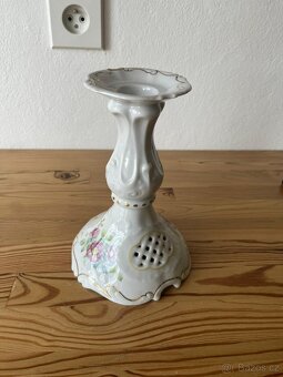 Porcelánový zdobený svícen - 2