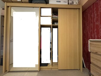Šatní skříň - 2
