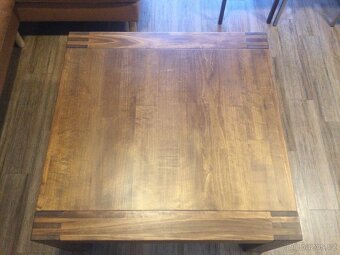 Masivní konferenční stolek - 2