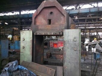 Hydraulický lis ŽĎAS LVH 2500 - 2