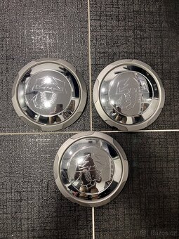 Abarth 500 středové kryty kol - 2