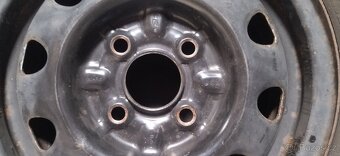 Prodám pneu a disky 13" na Felicii - 2