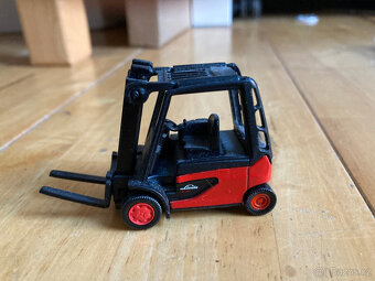 SIKU Vysokozdvižný vozík - 2