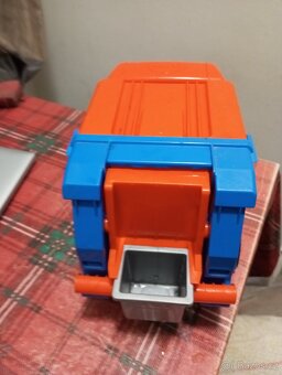 Velké popelářské auto - 2