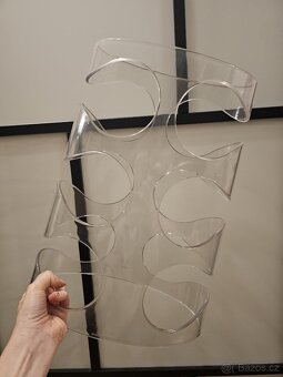 Designový stojan na víno - 2