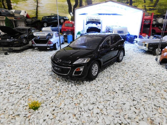 model auta Mazda CX7 1:18 čierna farba - 2