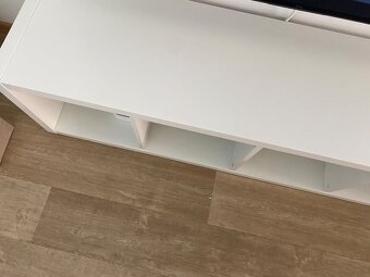 Bílý regál / knihovna / TV stolek - 2