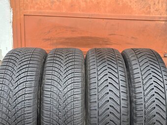 Celoroční Goodyear + Kormoran 195/65/15 + disky - 2
