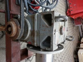 PŘEVODOVKA S ELEKTROMOTOREM - 2