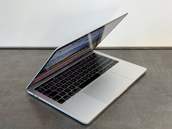MacBook Pro 13" 2019 i5 / 8GB / 256GB Silver - 2