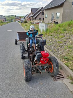 Traktůrek samodomo (nový motor) + malá vlečka - 2