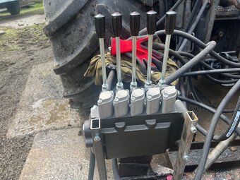 Nový 5 sekční hydraulický rozdělovač 80l - 2