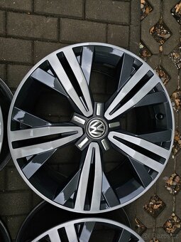 ALU disky kola 5x112 VW R18 Golf ET45 5G0 Octavia Škoda - 2