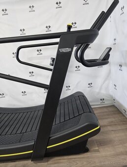 Běžecký pás Technogym Skillmill - 2